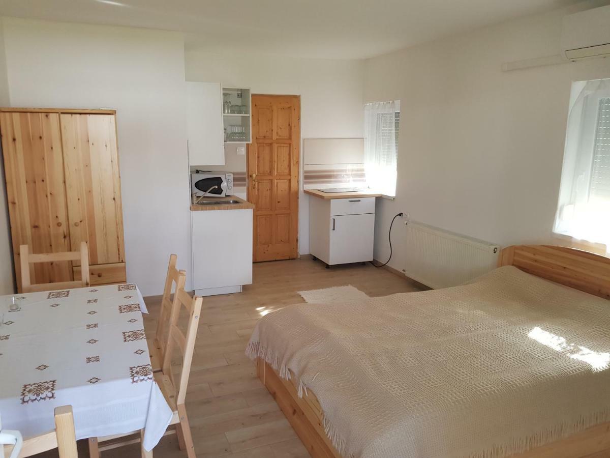 Pagrepe Apartman Balatonvilágos Exterior foto